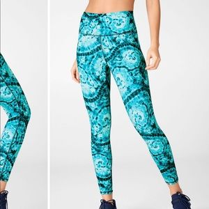 Define high waisted 7/8 leggings